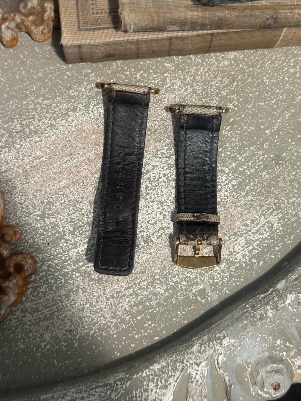 GG apple watch. Band